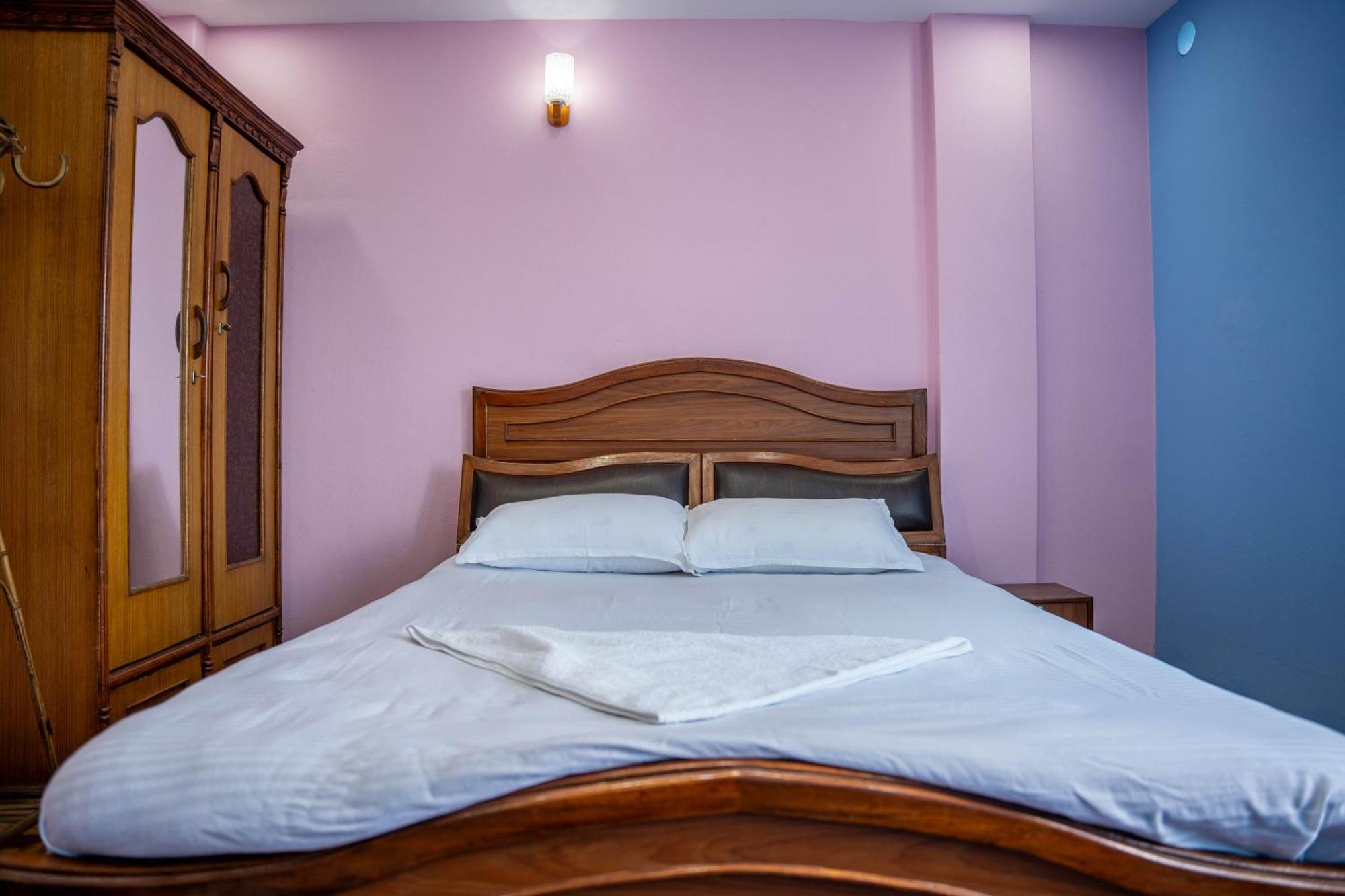 Homestay Book Now Катманду Экстерьер фото